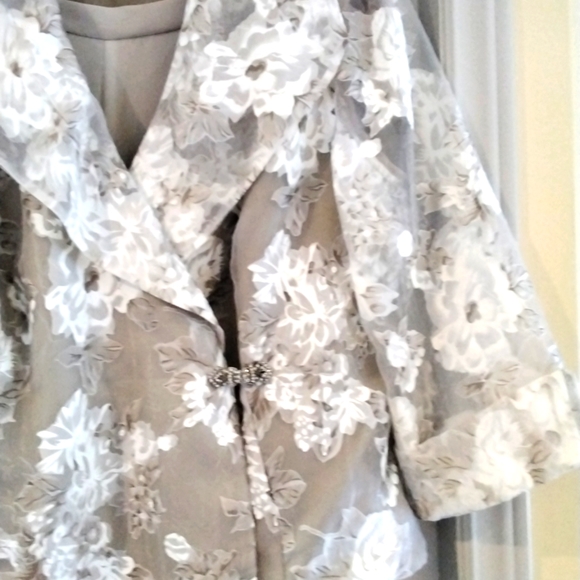 R & M Richard's Formal Jacket Pant Suit - Picture 5 of 15